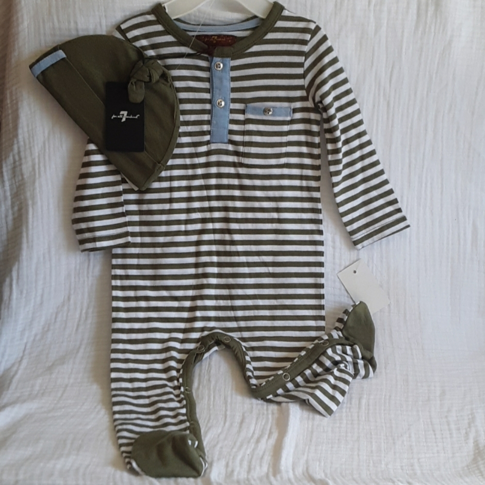 7 FAM NWT Footies